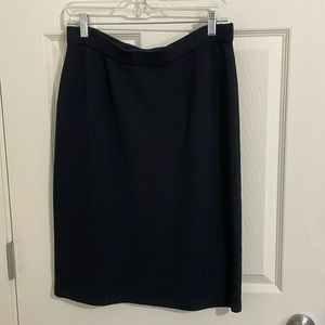 ⭐️ St. John Basics wool skirt, black size 8